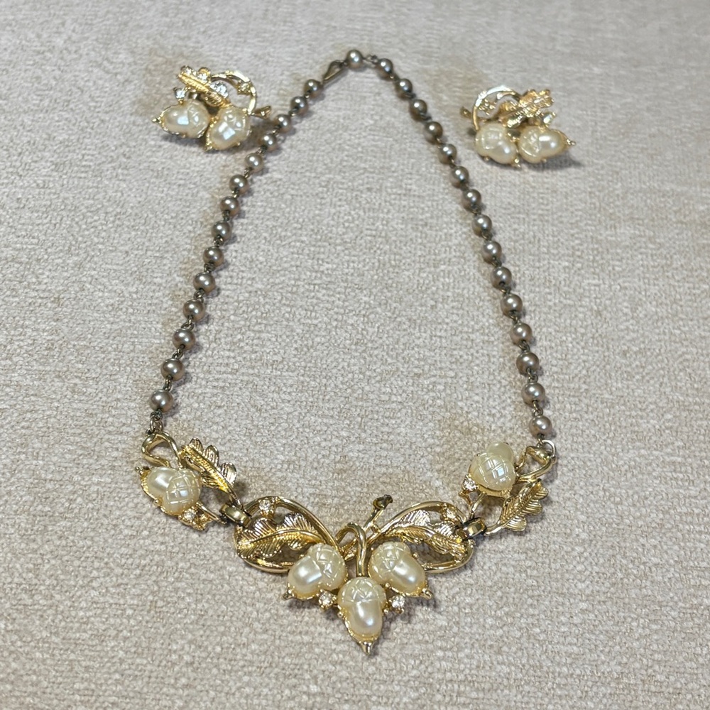 Vintage Signed CORO Pegasus 1950s MCM Thermoset Pearl Acorn Necklace Earring Set